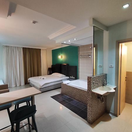 Marina Beach Hotel Тель-Авив Экстерьер фото