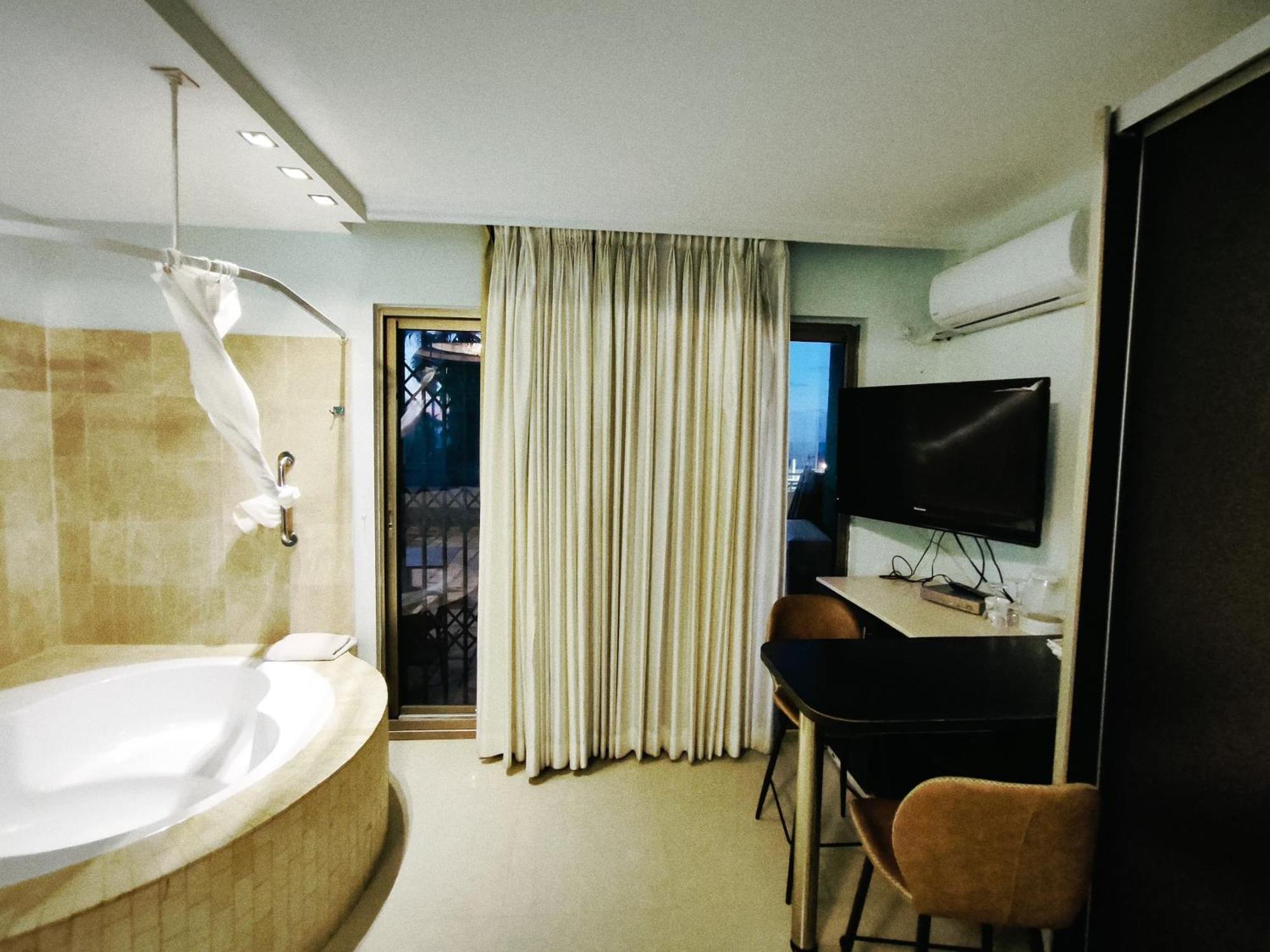 Marina Beach Hotel Тель-Авив Экстерьер фото