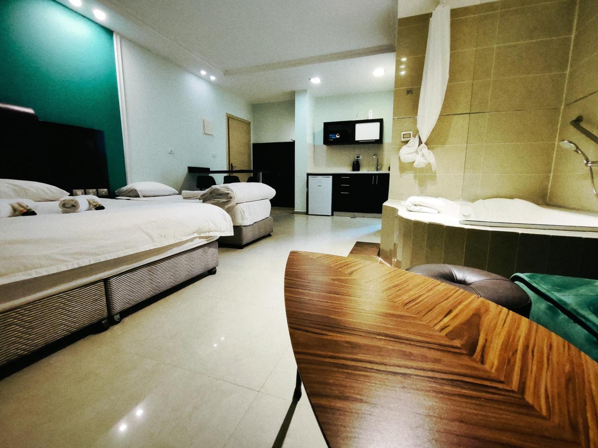 Marina Beach Hotel Тель-Авив Экстерьер фото