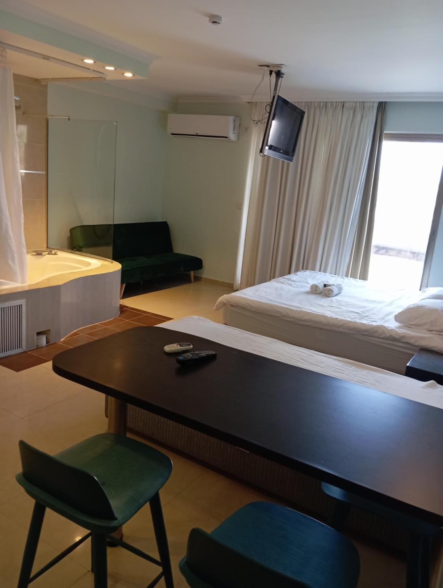 Marina Beach Hotel Тель-Авив Экстерьер фото
