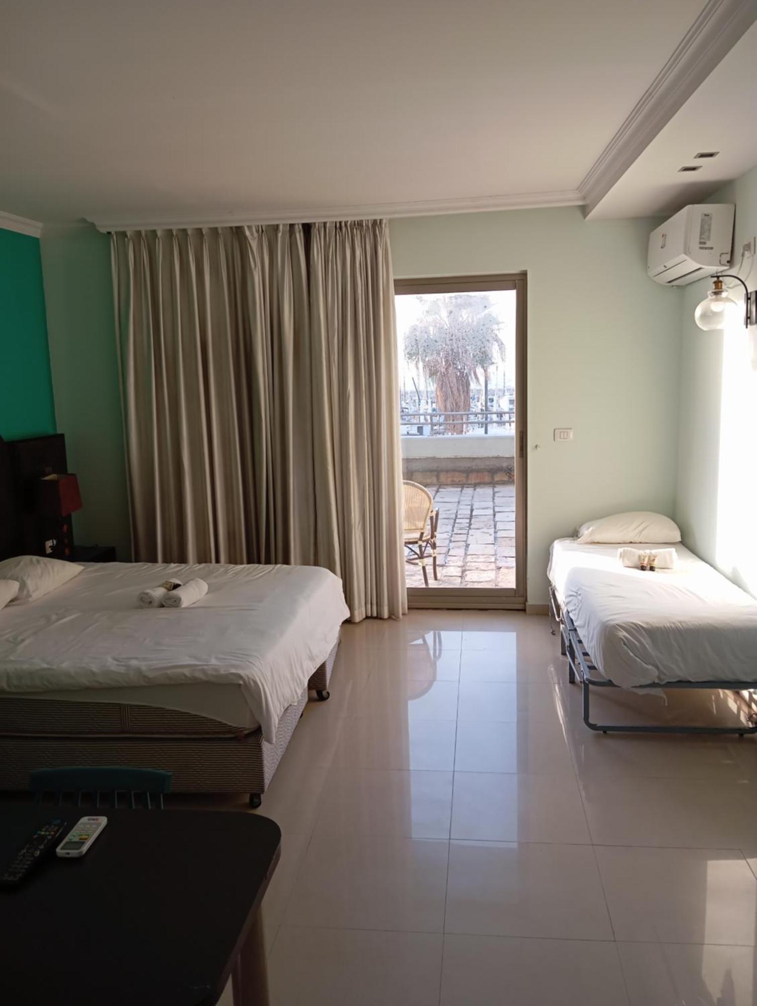 Marina Beach Hotel Тель-Авив Экстерьер фото