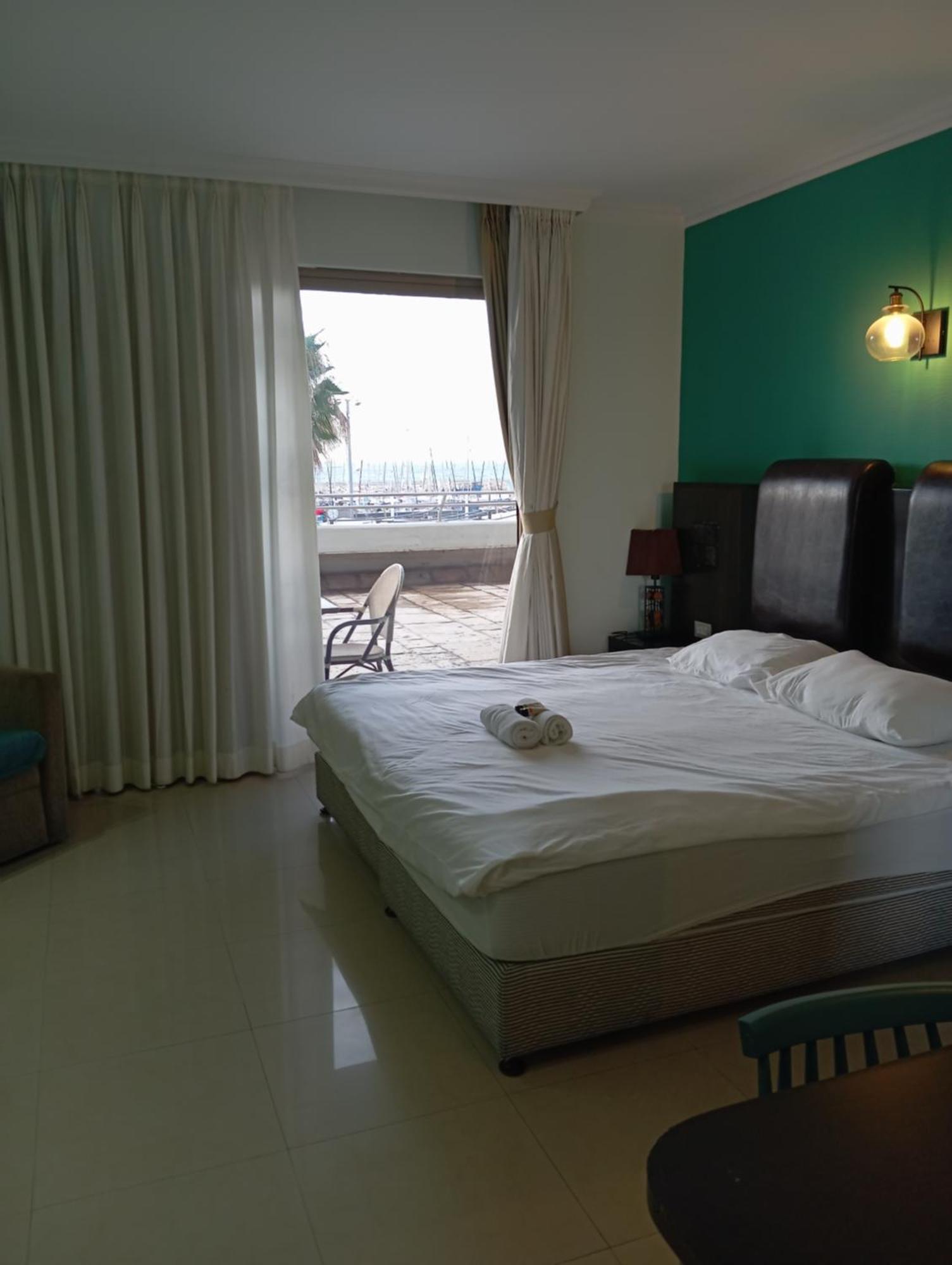 Marina Beach Hotel Тель-Авив Экстерьер фото