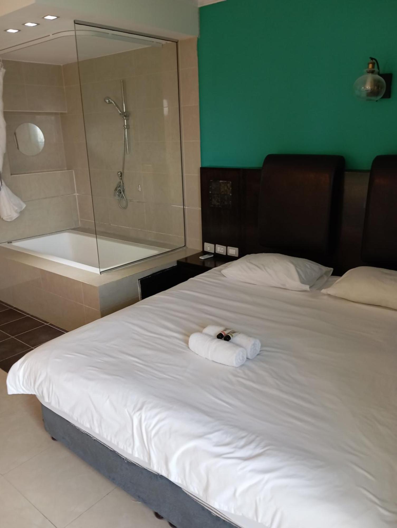 Marina Beach Hotel Тель-Авив Экстерьер фото