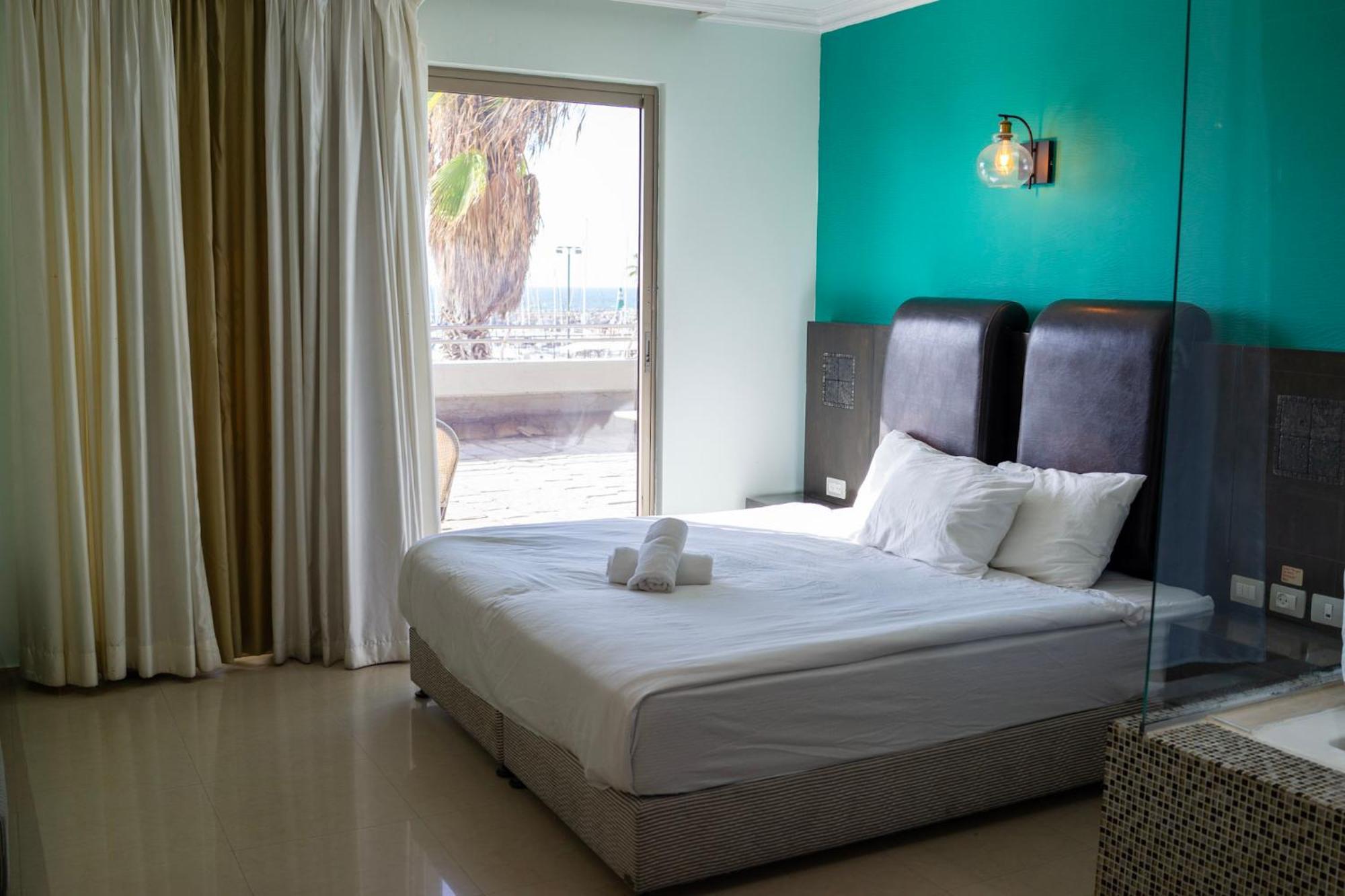 Marina Beach Hotel Тель-Авив Экстерьер фото