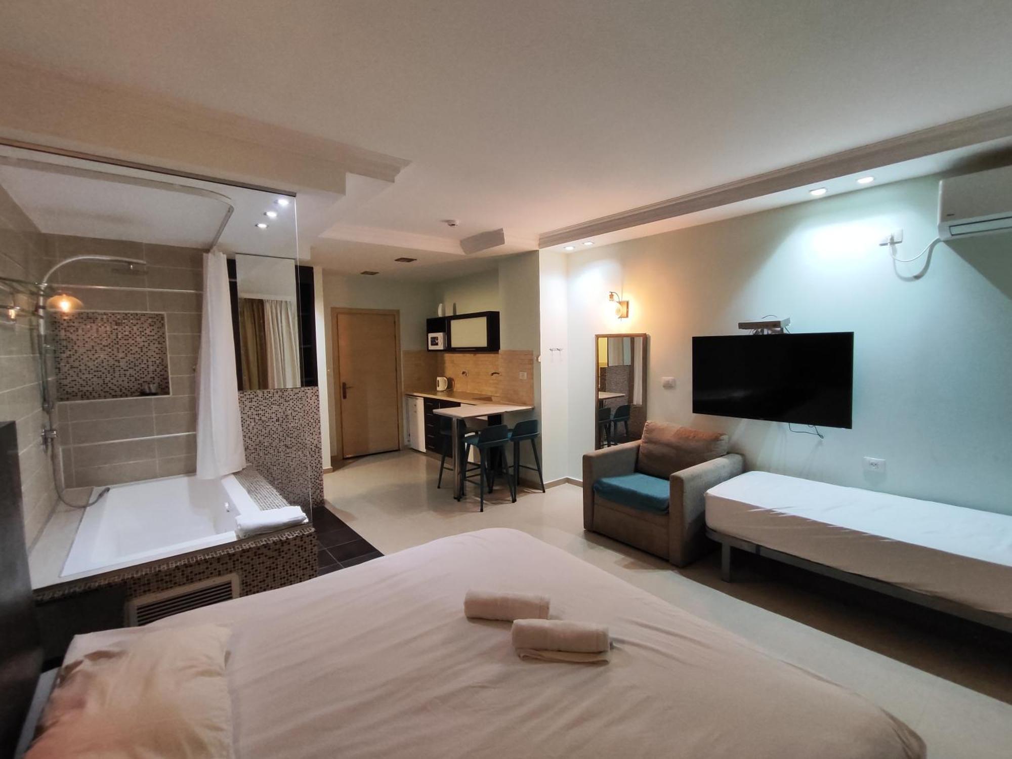 Marina Beach Hotel Тель-Авив Экстерьер фото